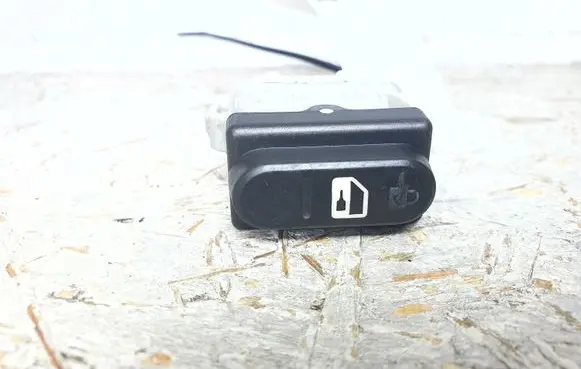 Nissan Qashqai Central locking switch button 21000A