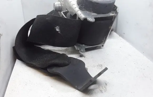 Opel Astra H Front seatbelt 601851900
