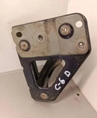 Audi A6 S6 C6 4F Fender mounting bracket 4F0821136A