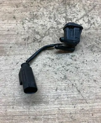 BMW 5 E39 Windshield washer spray nozzle 8361042
