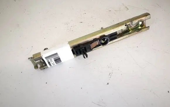 Renault Clio II Seat belt adjustment rail 33042884