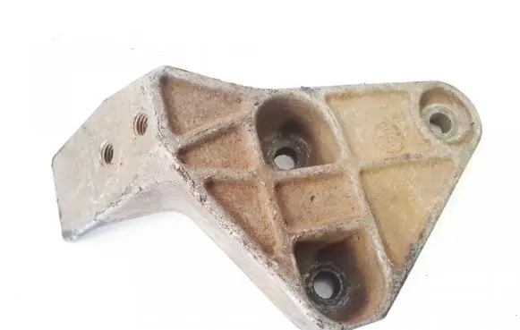Opel Vectra B Engine mounting bracket 90305273 8706-2