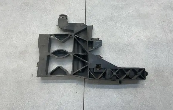 Audi A7 S7 4G Headlight/headlamp mounting bracket 4G8805607