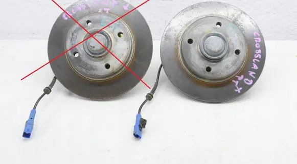 Opel Crossland X Rear wheel hub spindle/knuckle 9822783880