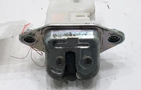 Subaru Outback Tailgate exterior lock 