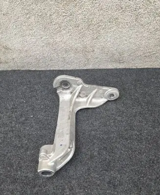 Engine mounting bracket