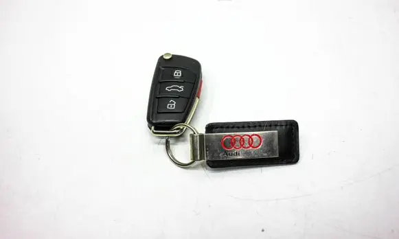 Audi Q3 F3 Ignition key/card 81A837220J