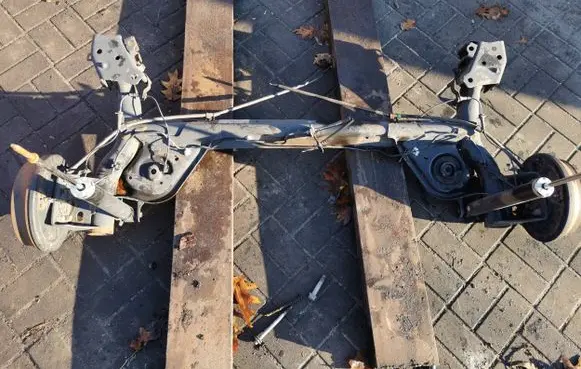 Nissan Juke I F15 Rear beam 