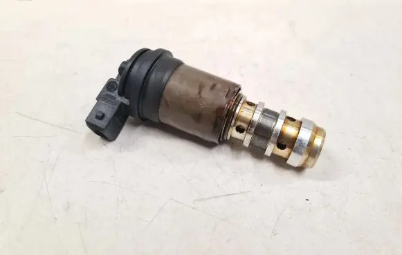 BMW 3 E90 E91 Camshaft vanos timing valve 13150137 1136170732313