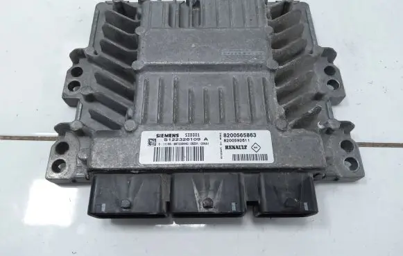Renault Megane II Engine control unit/module 8200592611 8200565863 S122326109A