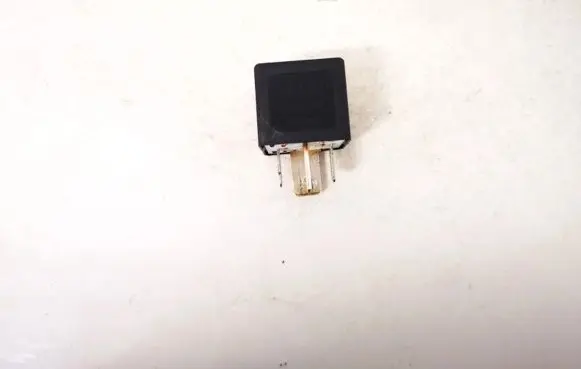 Volkswagen PASSAT B5 Other relay 443951253j