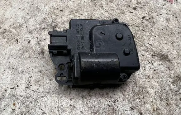 Nissan Pathfinder R51 Air flap motor/actuator VP7ASH10E616AA