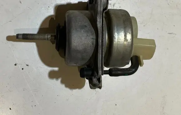 Ford Mustang VI Engine mount bracket FR3C6B032AD
