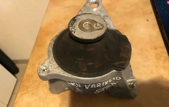 Honda CR-V Engine mount bracket 21T1G