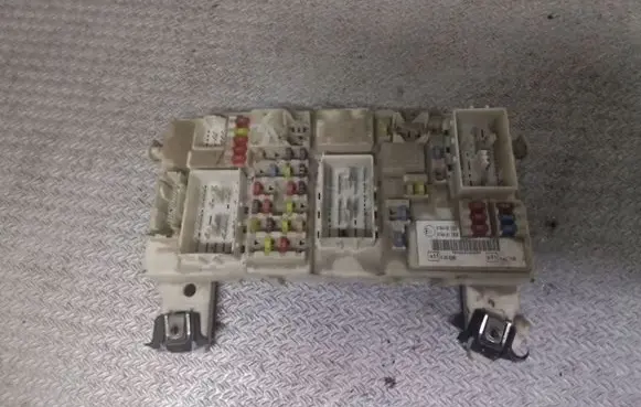 Ford Focus Fuse module 7M5T14A073CE