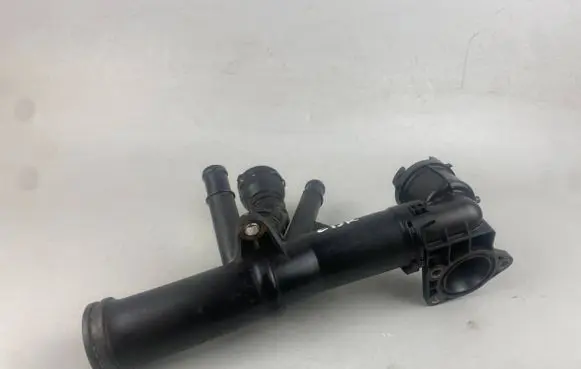 Volkswagen Golf VII Engine coolant pipe/hose 04L121026F 04L121111
