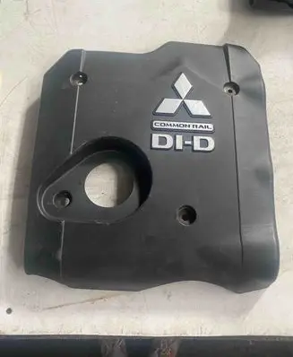 Mitsubishi L200 Engine cover (trim)