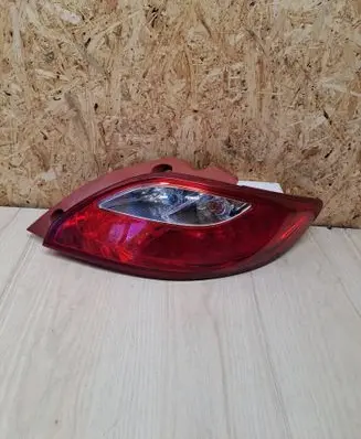 Mazda 2 Rear/tail lights P5776R E411983