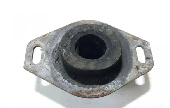 Peugeot 307 Engine mount bracket