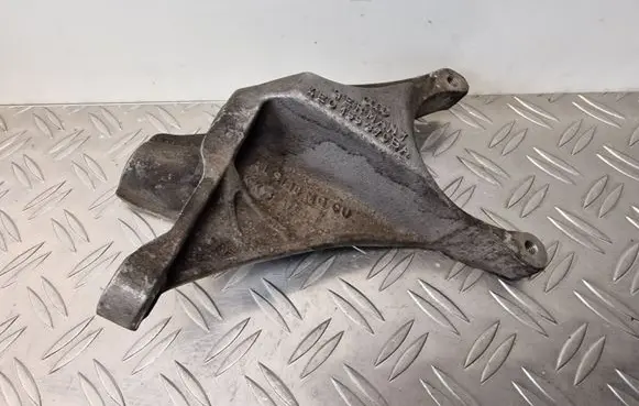 Audi A8 S8 D3 4E Engine mounting bracket 4E0199370BA