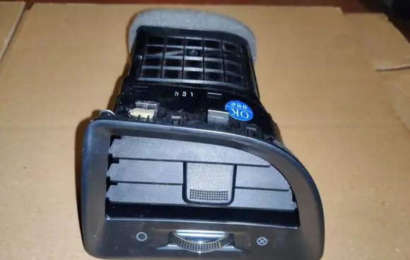 SsangYong Tivoli Dashboard side air vent grill/cover trim 696403500