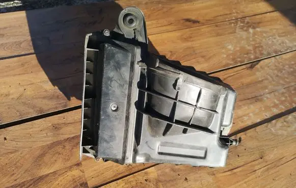 Renault Scenic III - Grand scenic III Air filter box 8200947663