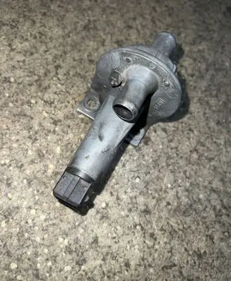 BMW 7 E23 Idle control valve (regulator) 0280140133