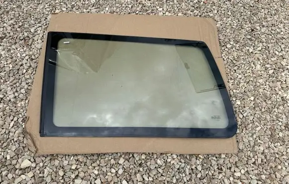 Nissan Terrano Rear side window 833418F200