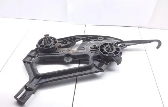 Skoda Octavia Mk2 (1Z) Headlight/headlamp mounting bracket 1Z0941340