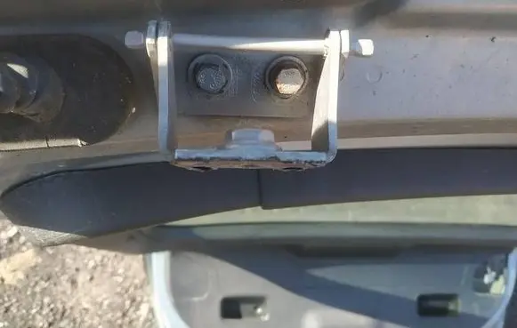 Ford Mondeo MK IV Tailgate/trunk/boot hinge