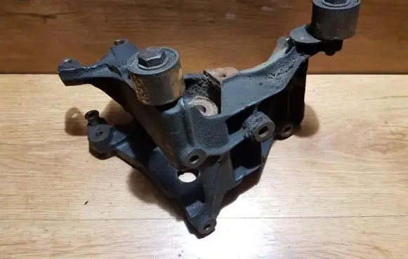 Peugeot 206 Engine mounting bracket 9626790580