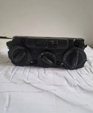 Volkswagen Golf V Climate control unit 74730968
