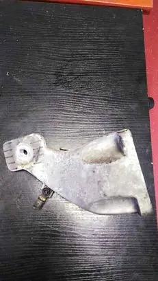 BMW 5 E60 E61 Engine mounting bracket 6777056