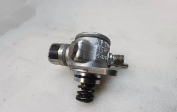 Renault Captur Fuel injection high pressure pump 166304016R H820114643