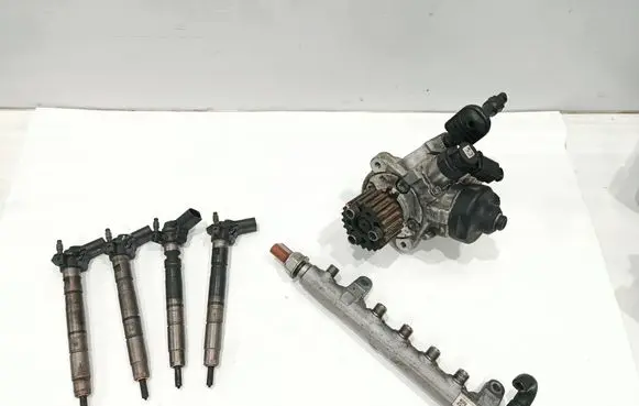 Volkswagen Tiguan Fuel injection system set 03L130755 0445010507 03020408