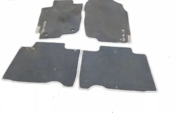 Toyota RAV 4 (XA40) Car floor mat set 