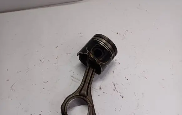 Jaguar XF X250 Piston with connecting rod 083155