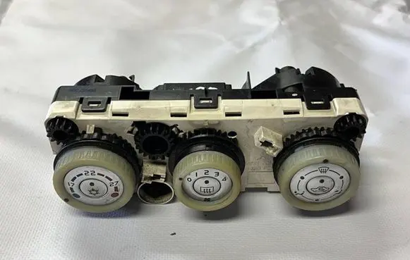 Mitsubishi Colt Climate control unit 69667301 M6161
