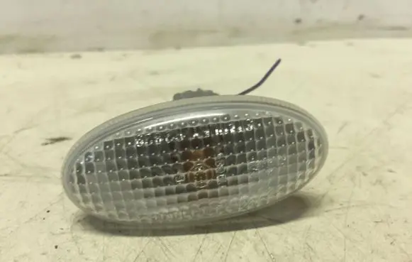 Mazda 5 Front fender indicator light