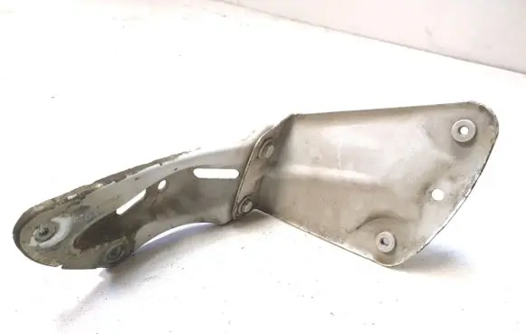 Skoda Yeti (5L) Fender mounting bracket