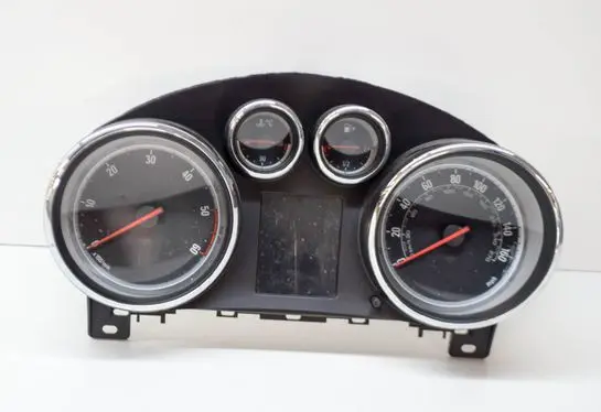 Opel Zafira C Speedometer (instrument cluster) 13374905