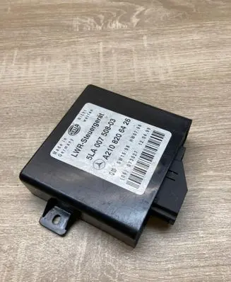 Mercedes-Benz E W210 Light module LCM A2108206426 5LA007508
