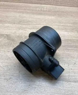 Volkswagen Golf V Mass air flow meter 074906461B 0281002461