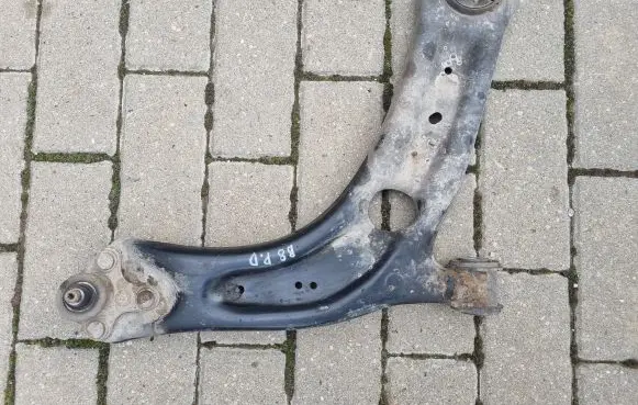 Volkswagen PASSAT B8 Front lower control arm/wishbone 3Q0407154B