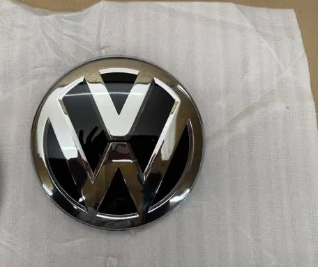 Volkswagen Tiguan Manufacturer badge logo/emblem 5NA853601