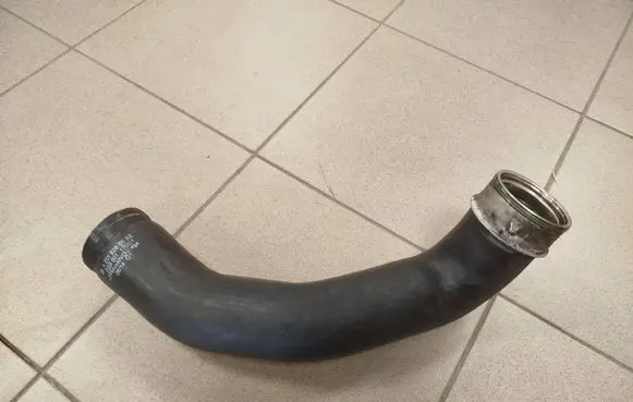 Mercedes-Benz R W251 Intercooler hose/pipe A2515280582