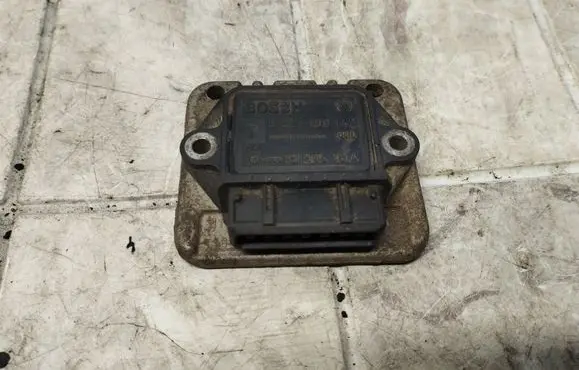 Volkswagen Golf II Ignition amplifier control unit 0227100142 191905351A