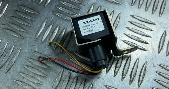 Volvo XC70 Airbag deployment crash/impact sensor 8691735 8691736