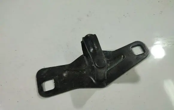 Audi A6 S6 C6 4F Front door lock loop/hook striker 