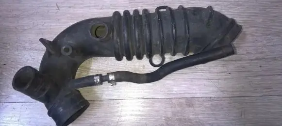 Audi A4 S4 B5 8D Air intake hose/pipe 058133356a 416383-3